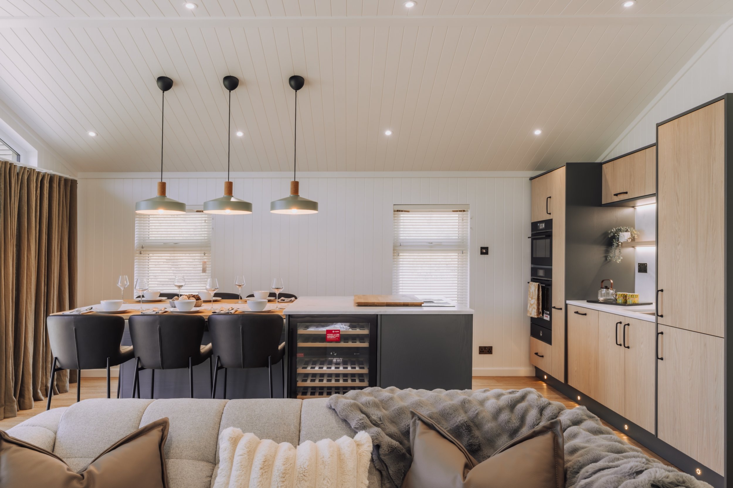The Ultimate Lake Front Lodge - Lissett Myosa