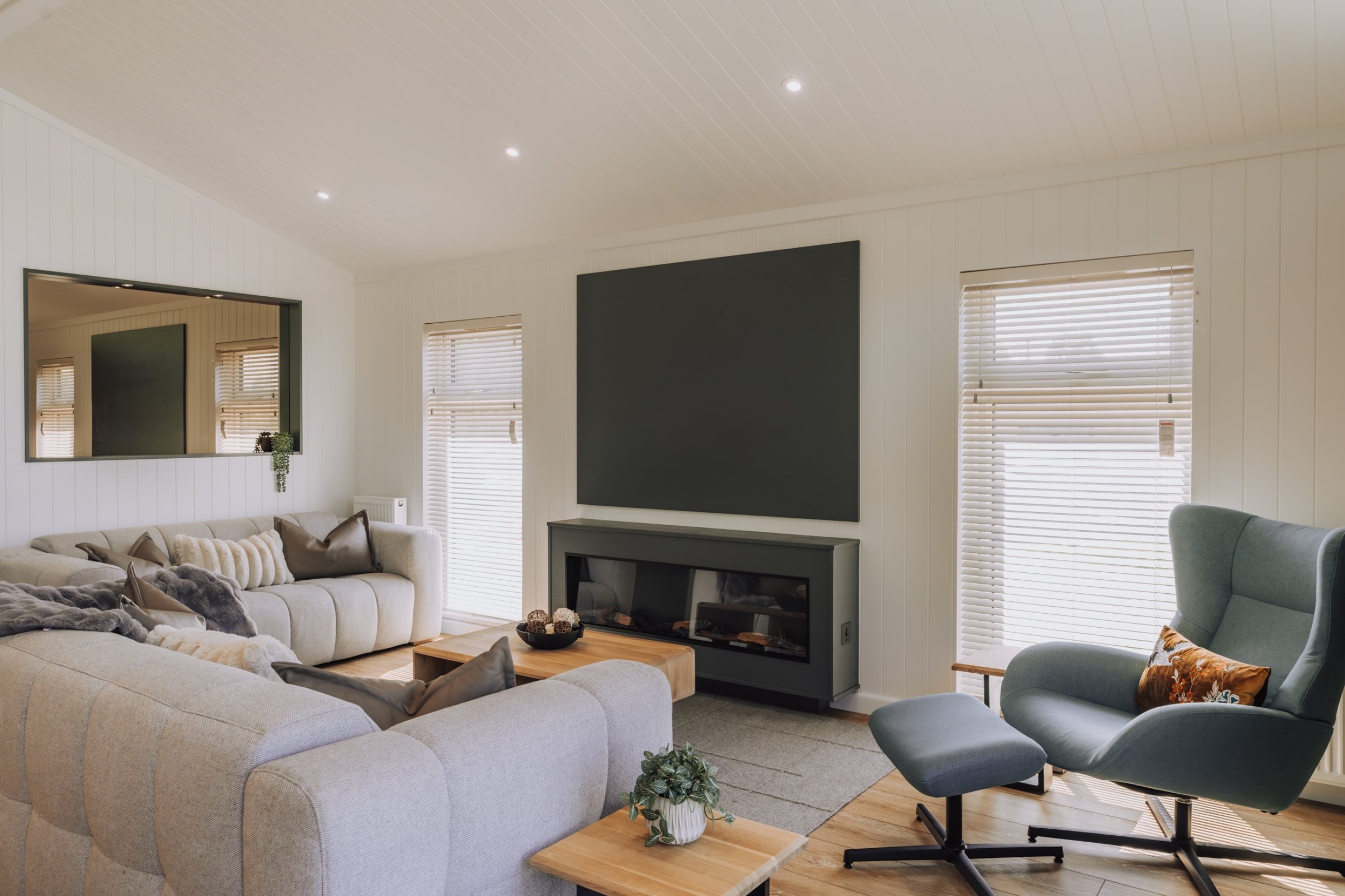 The Ultimate Lake Front Lodge - Lissett Myosa