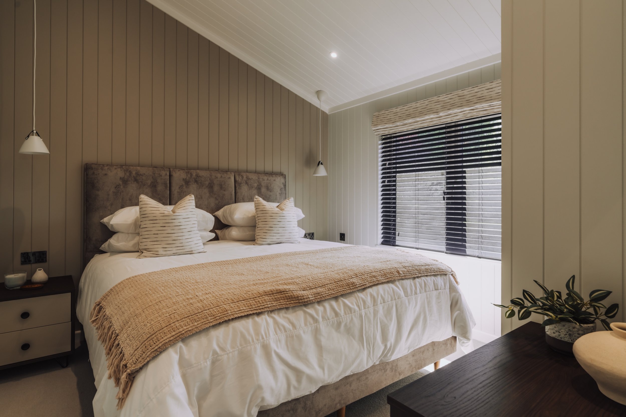 The Ultimate Lake Front Lodge - Lissett Myosa